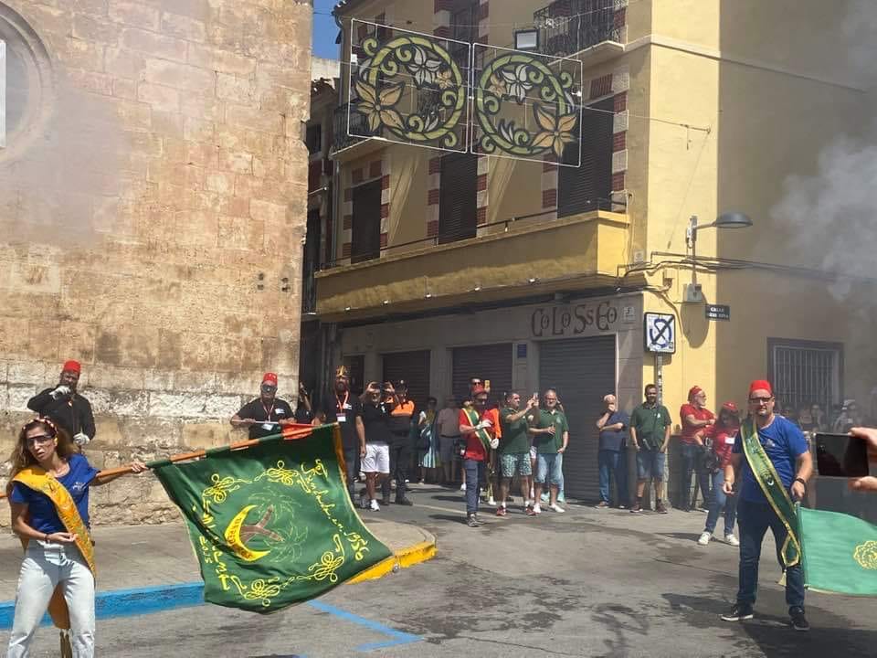 Momento del ruedo de banderas