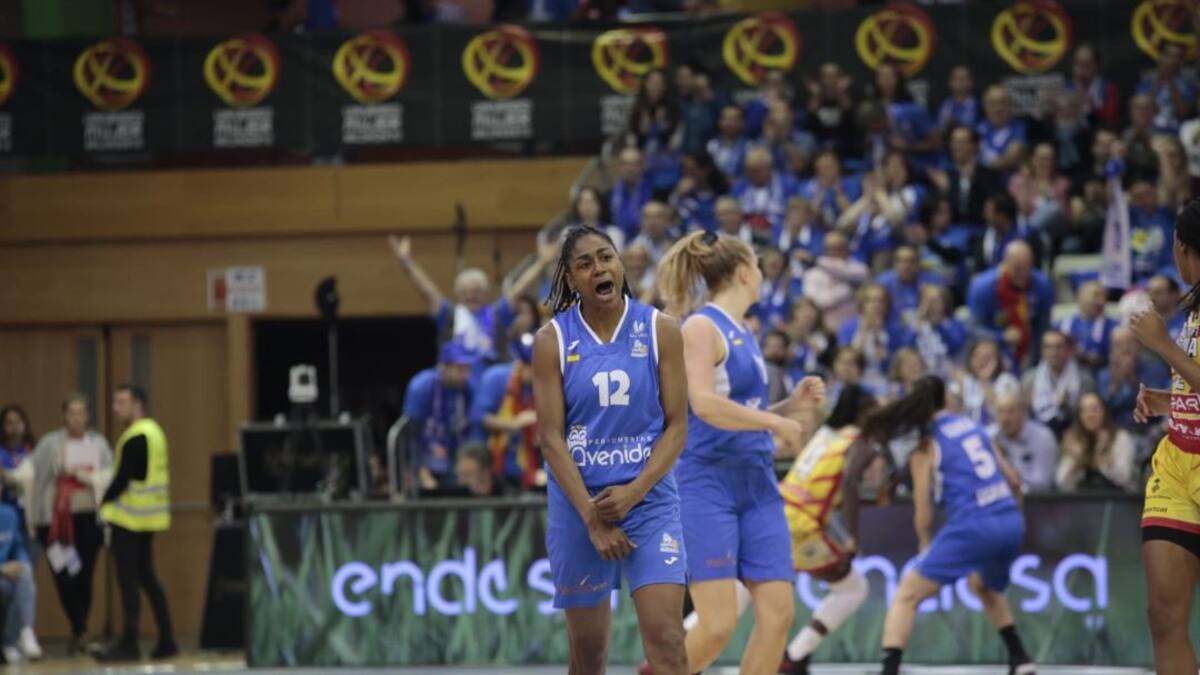 El Multiusos corona a Perfumerías Avenida y sienta cátedra sobre cómo llevar en volandas a un equipo