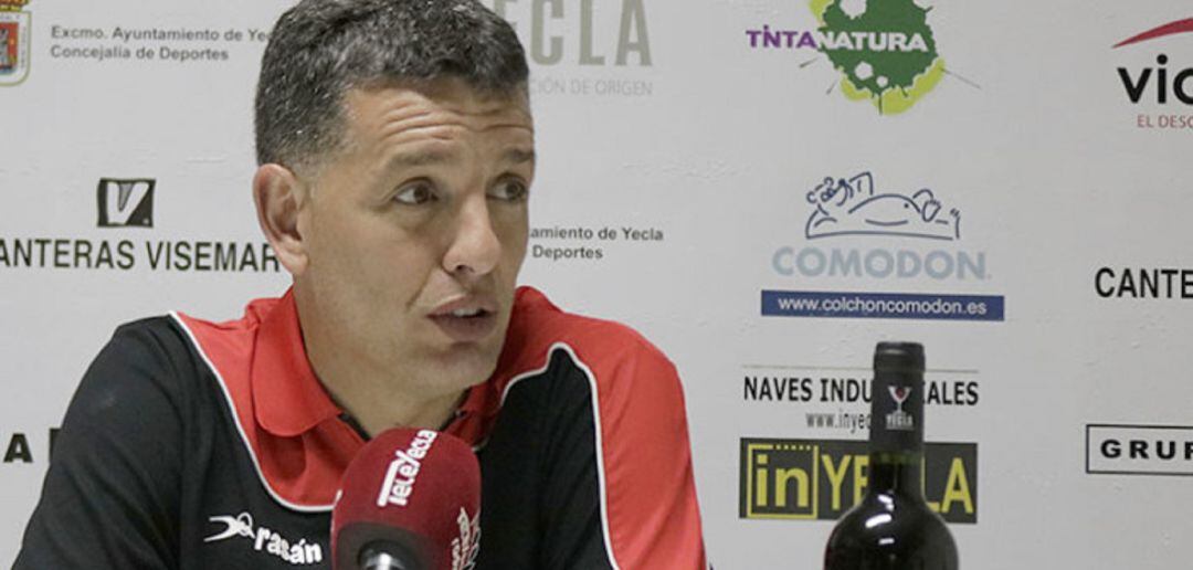 Sandroni, entrenador de Yeclano Deportivo