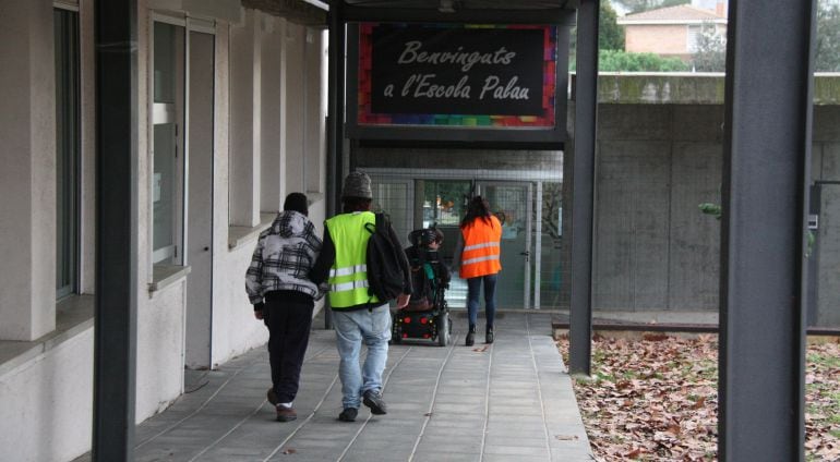El centre atén nens i joves d'entre 3 i 18 anys.