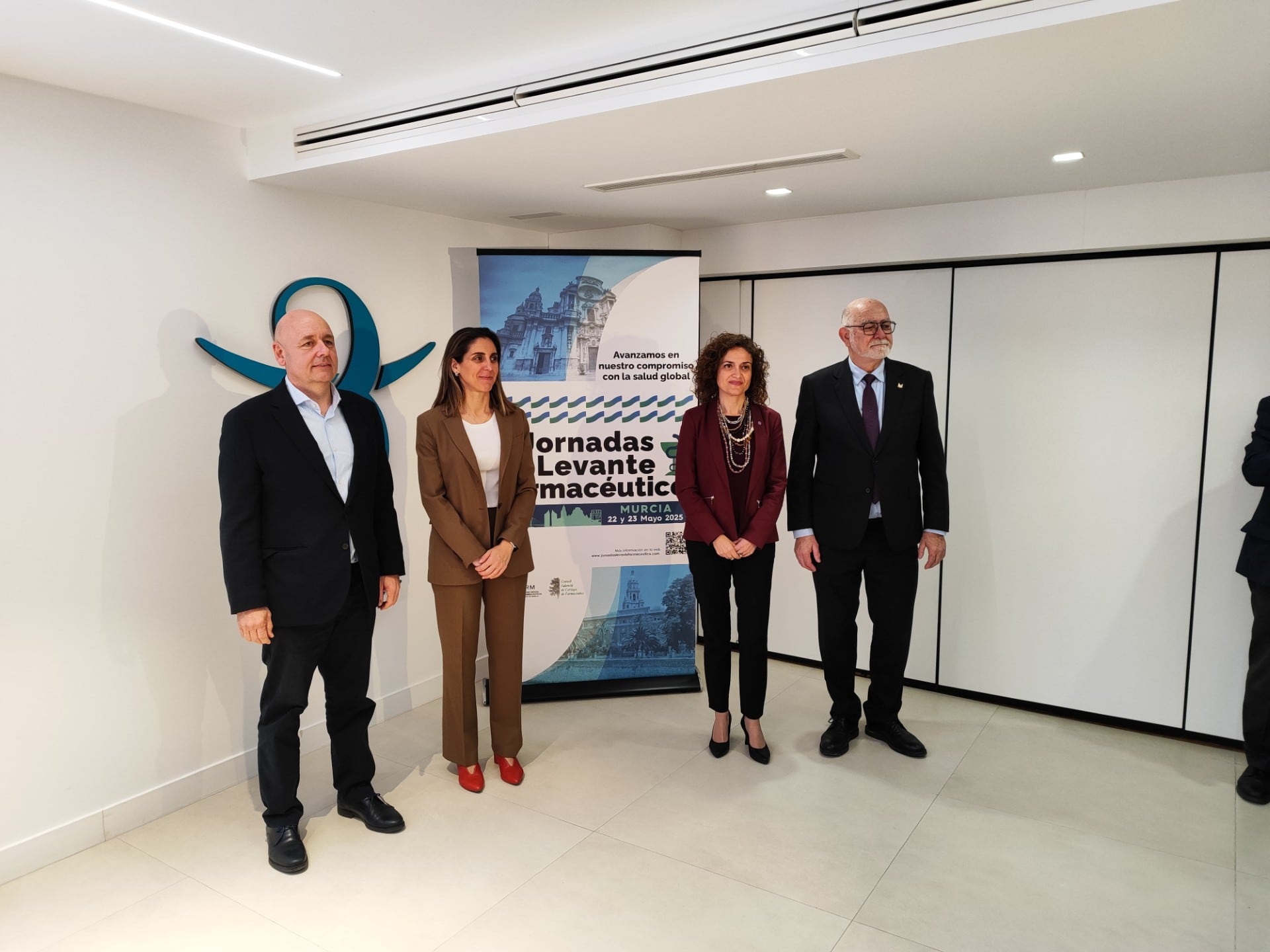 Los 4 presidentes de los Colegios Oficiales Farmacéuticos organizadores de las II Jornadas del Levante Farmacéutico: Andrés García (Alicante), Paula Payá (Murcia), Rosa Arnau (Castellón) y Jaime Giner (Valencia).