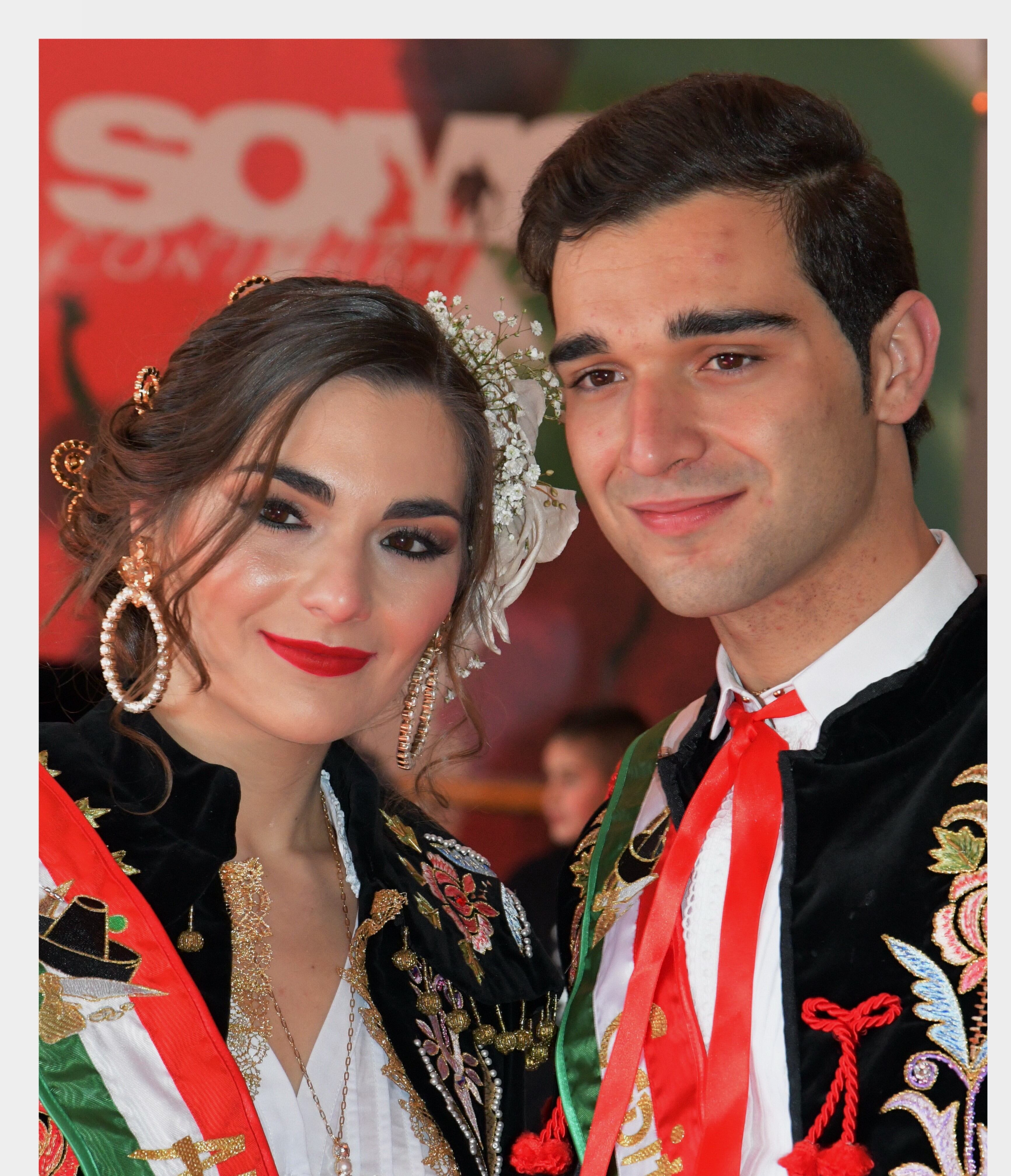 María y Joaquín, capitán y abanderada, comparsa Contrabandistas de Elda.