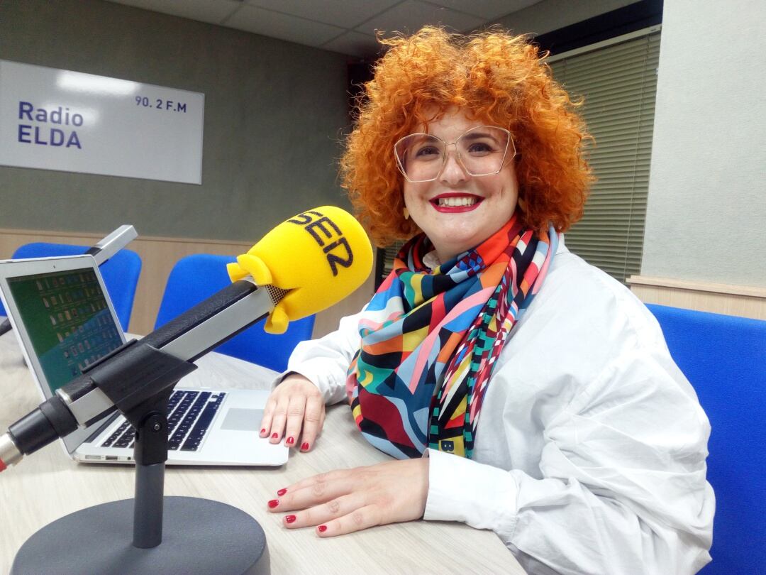 Nadia Pina, en el estudio de Radio Elda SER