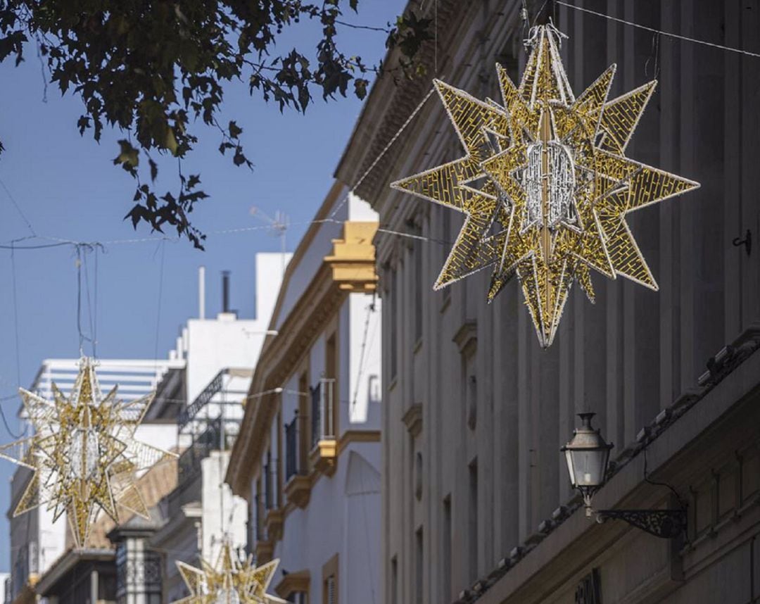 Adornos navideños en calle Tetuán