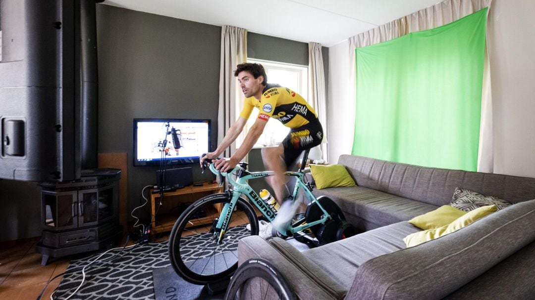 Tom Dumoulin, en la Amstel Gold Race celebrada de forma virtual el 19 de abril.