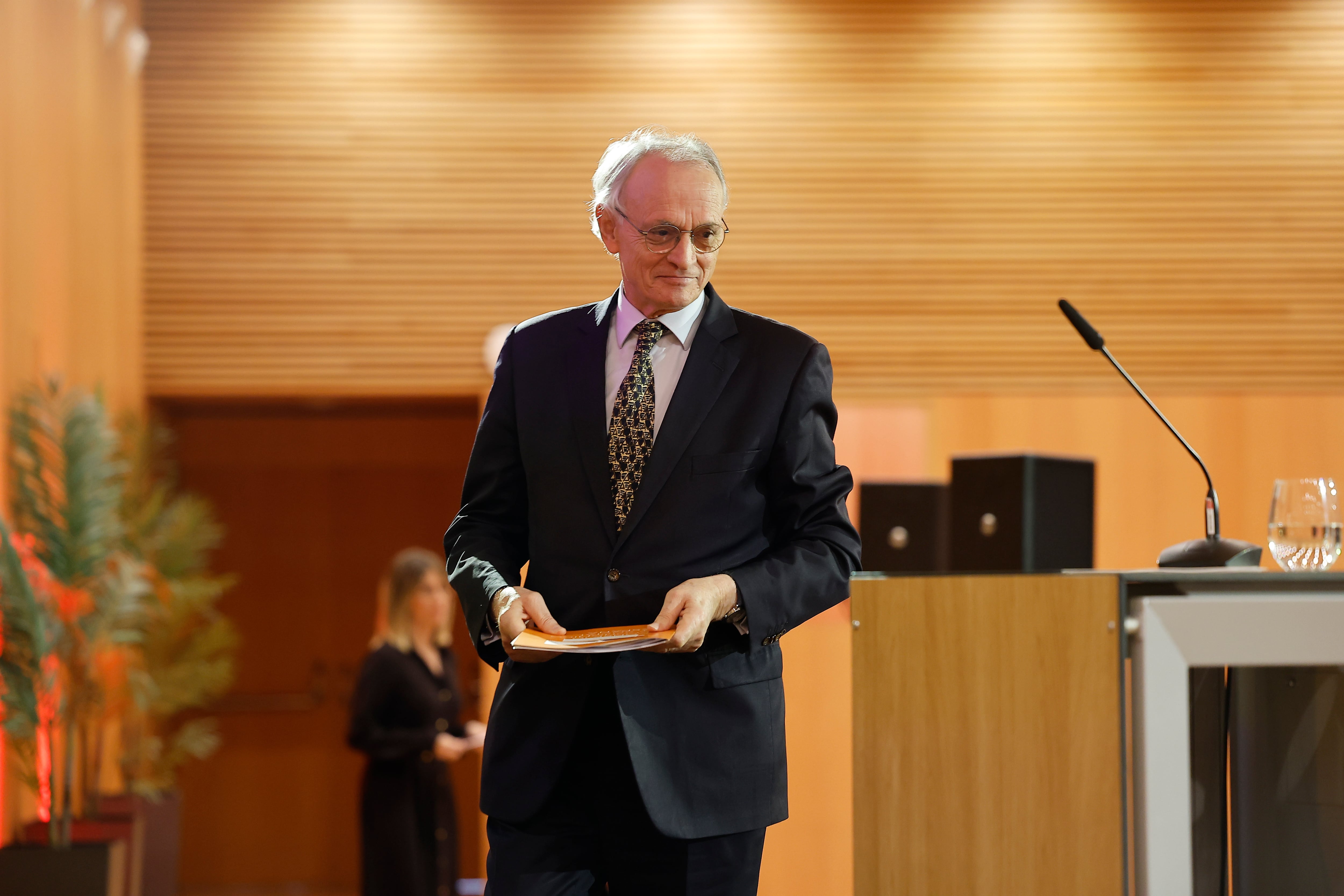 El presidente del Consejo Económico y Social (CES), Antón Costas, presenta un informe sobre realidad migratoria