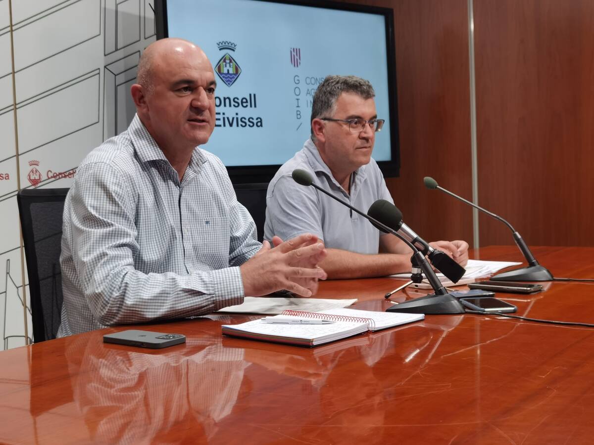 Govern y Consell acuerdan poner en marcha la balsa de regadío de sa Rota de Ibiza este año