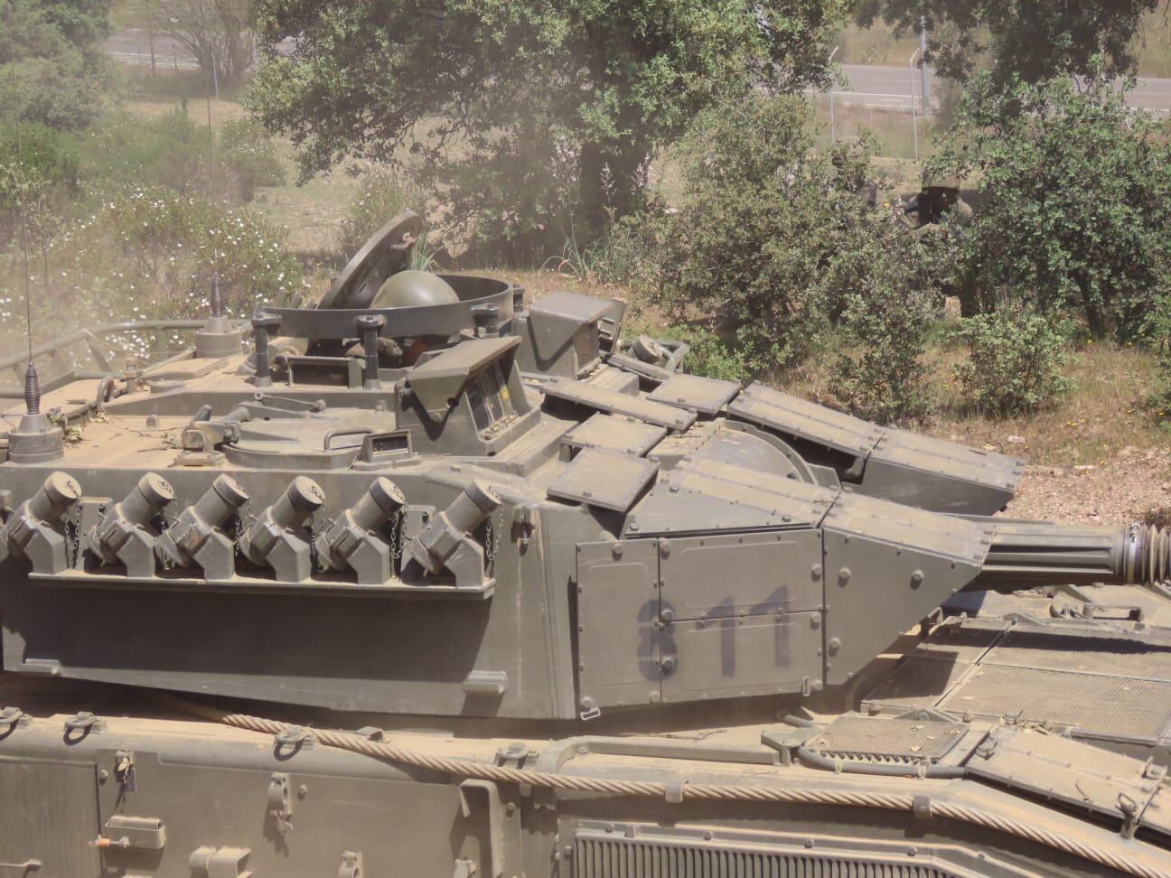 Militares de Cerro Muriano tras participar en un ejercicio activo de respuesta rápida con carros de combate Leopard 2 y  Pizarro en zonas urbanas