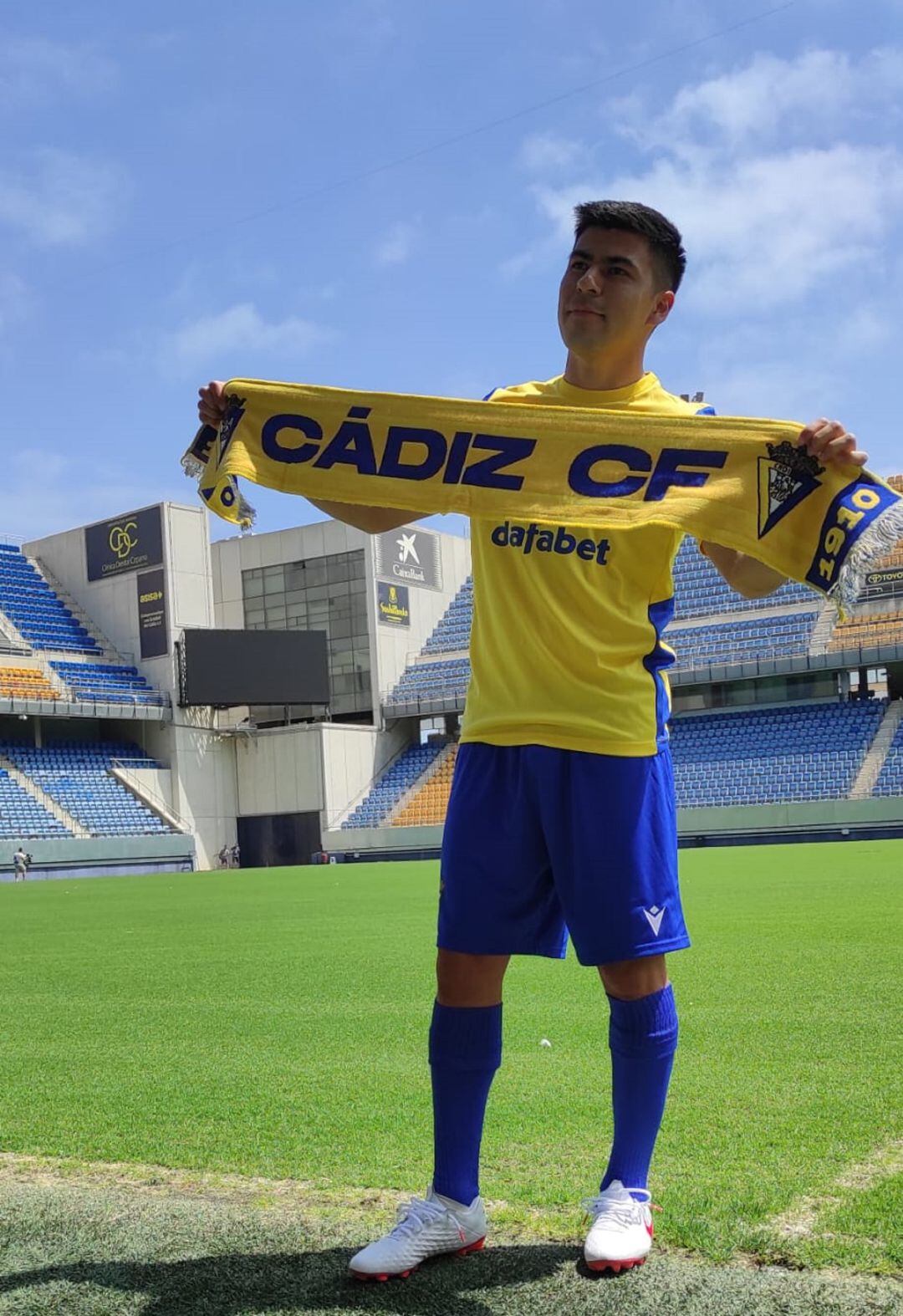Tomás Alarcón durante su presentación como jugador del Cádiz.