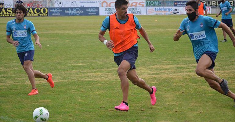 Varios jugadores del Real Jaén durante un entrenamiento.