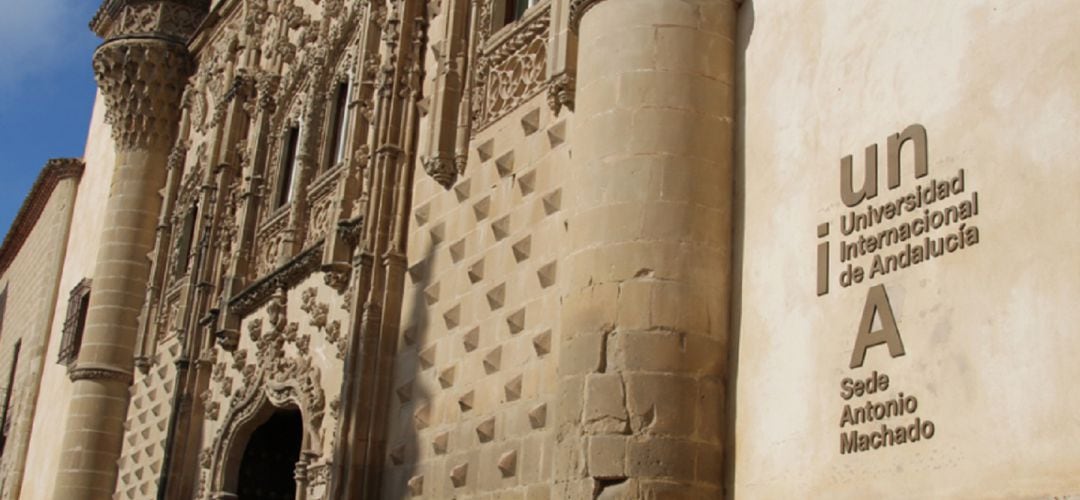 Fachada principal de la sede Antonio Machado de la Universidad Internacional de Andalucía.