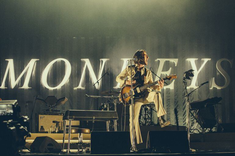 Alex Turner, líder de la banda británica Arctic Monkeys, durante su concierto de este sábado en el festival Primavera Sound.