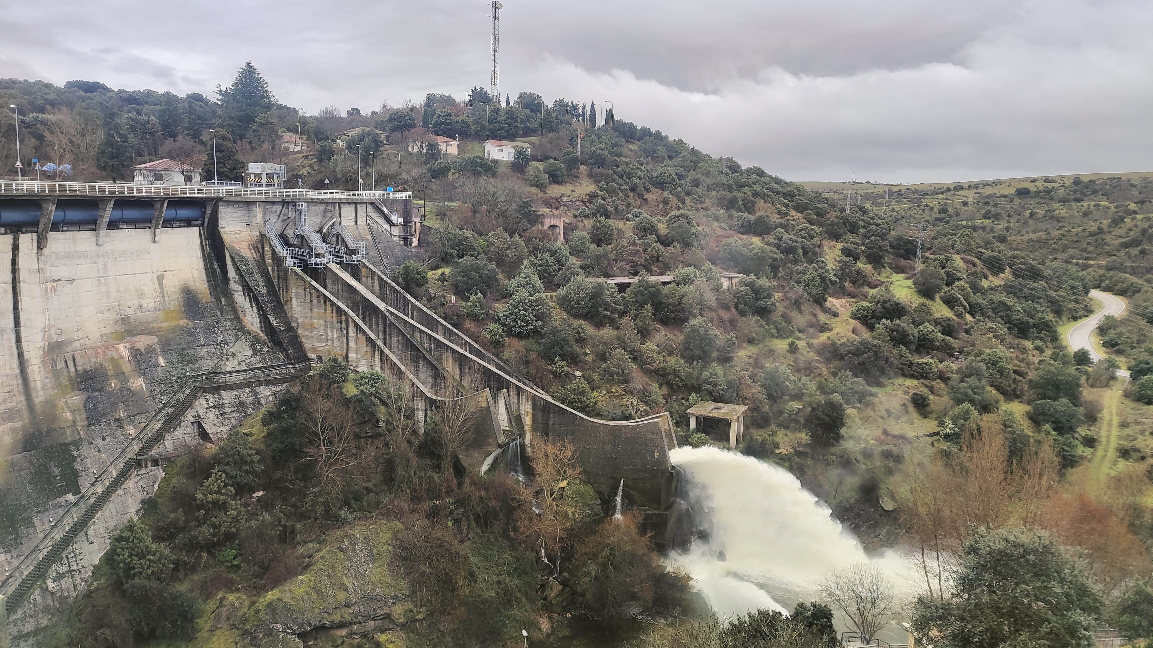Ocho presas de la Comunidad de Madrid están desembalsando agua por seguridad