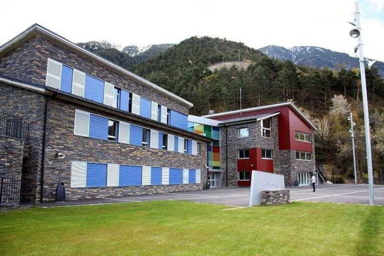 Les instal·lacions de l'alberg de la Comella, tancat des de fa un any.