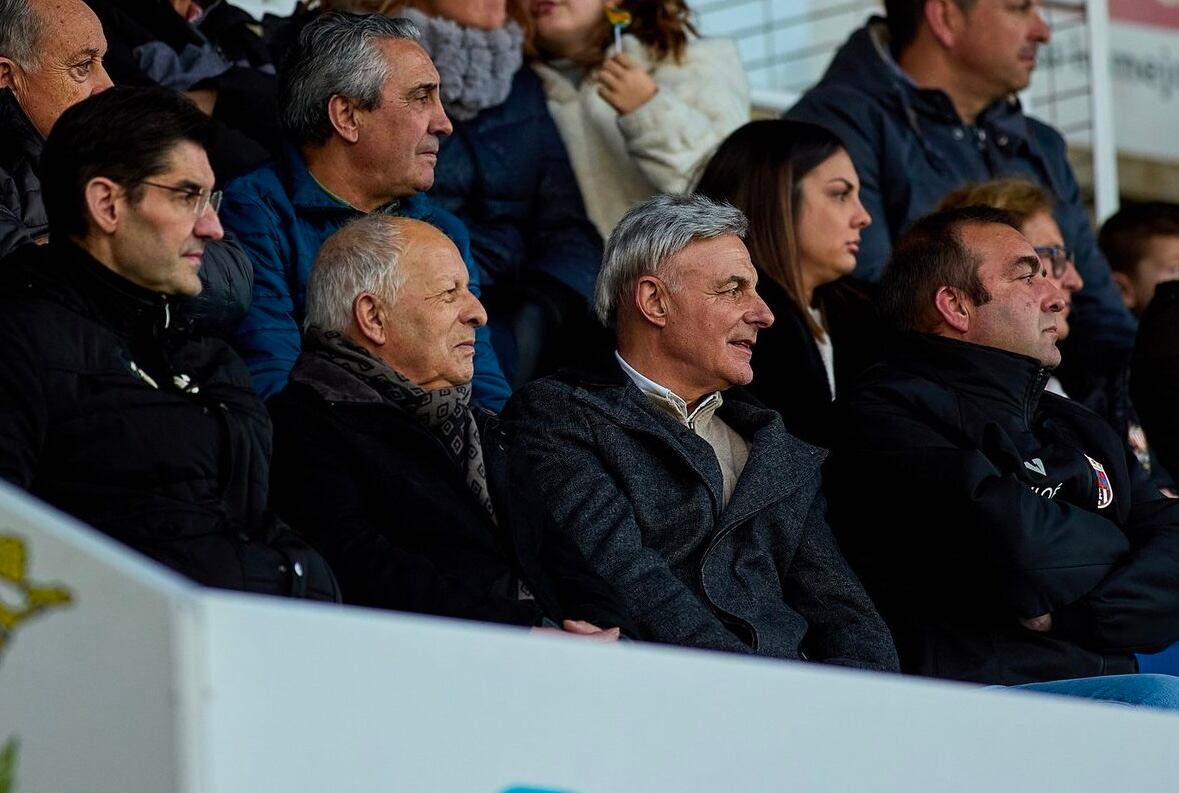 Demetrio Rodríguez, presidente de la Arandina, en el palco del Juan Carlos Higuero