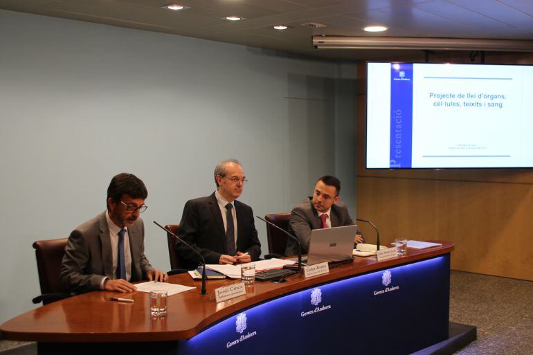 El ministre de Salut, el secretari d'Estat i el portaveu del Govern a la presentació aquest dijous del projecte de llei de donació d'òrgans