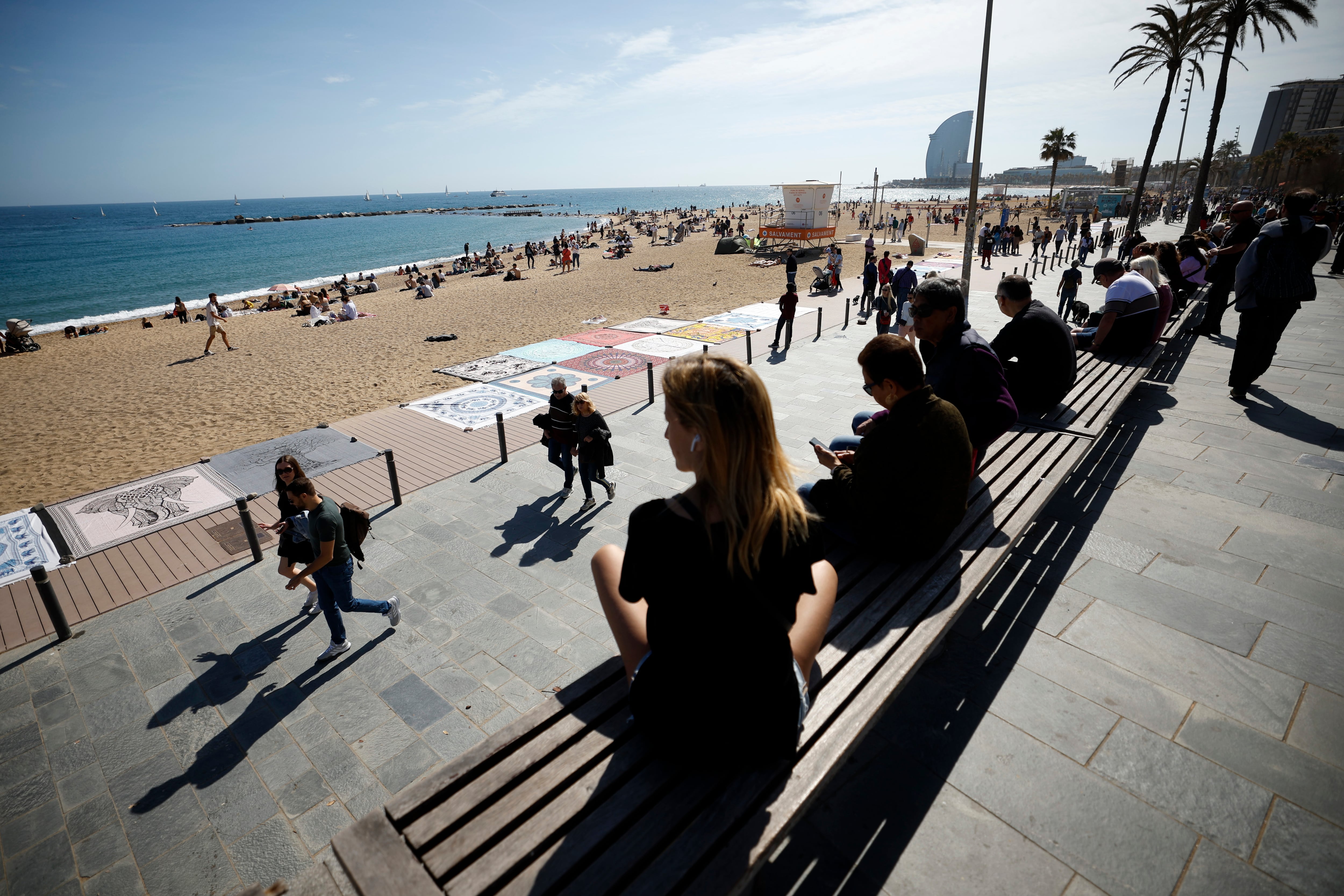 Vista de la playa de la Barceloneta, en Barcelona.