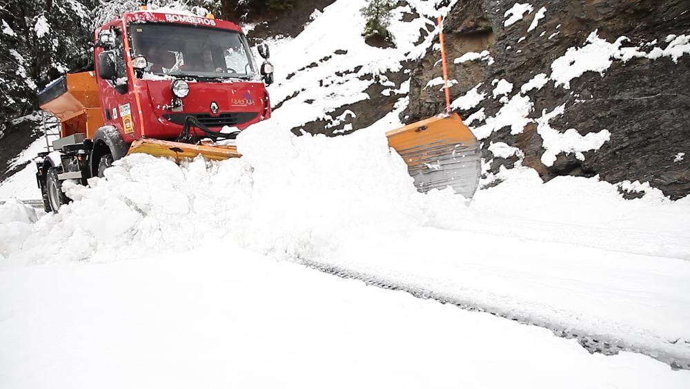 Una de las máquinas quitanieves de la Diputación de Huesca