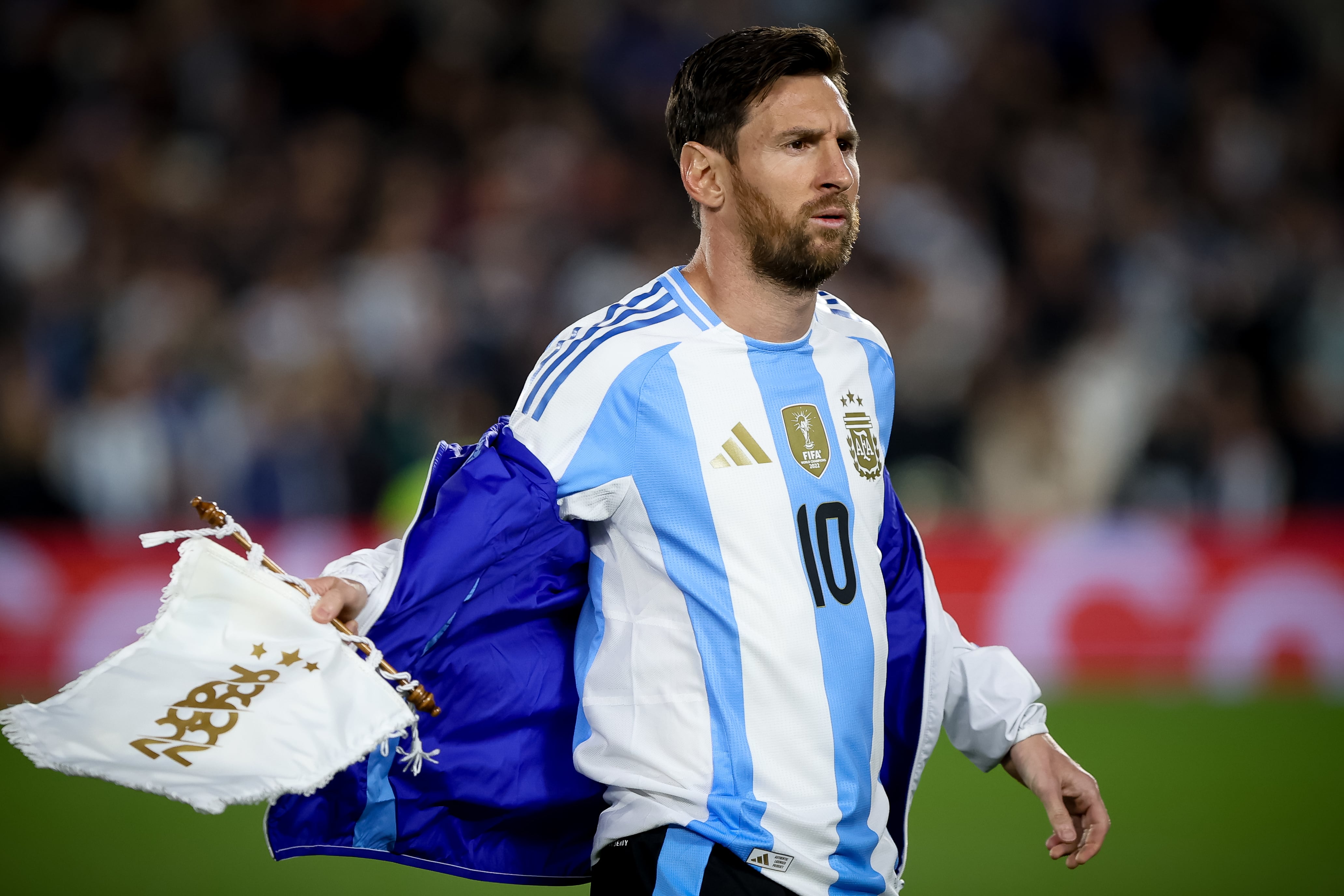 Lionel Messi viste la camiseta de Argentina