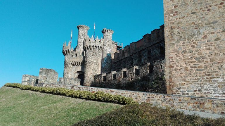 Portada del castillo