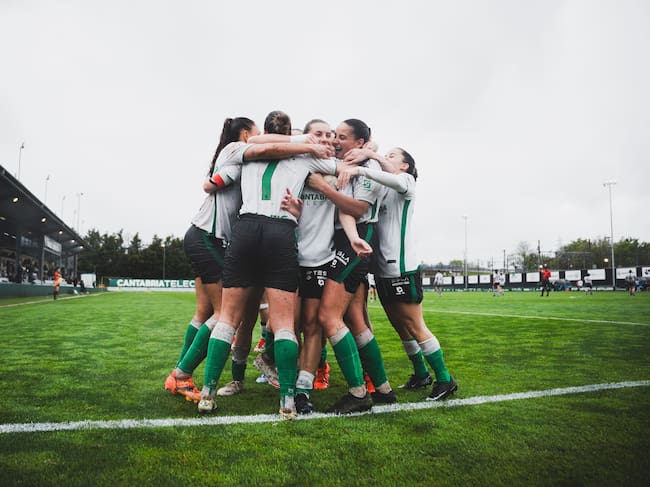 El primer equipo femenino del Racing.