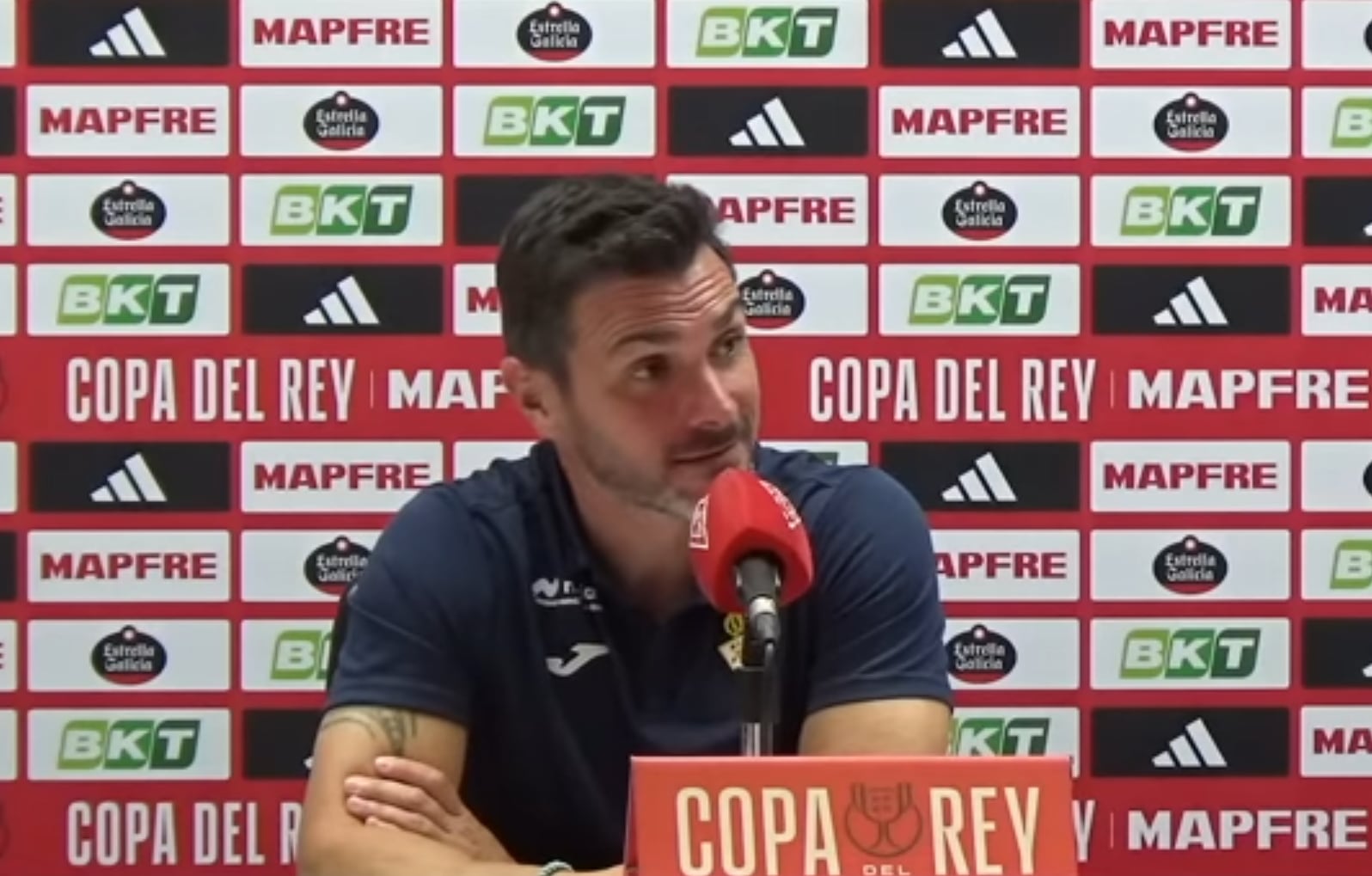 Adrián Colunga en la sala de prensa del Enrique Roca