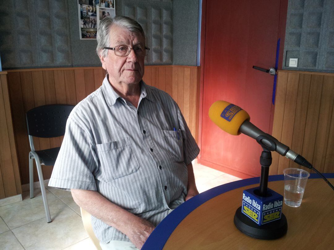 Rafael Tur Costa en los estudios de Radio Ibiza en una imagen de archivo