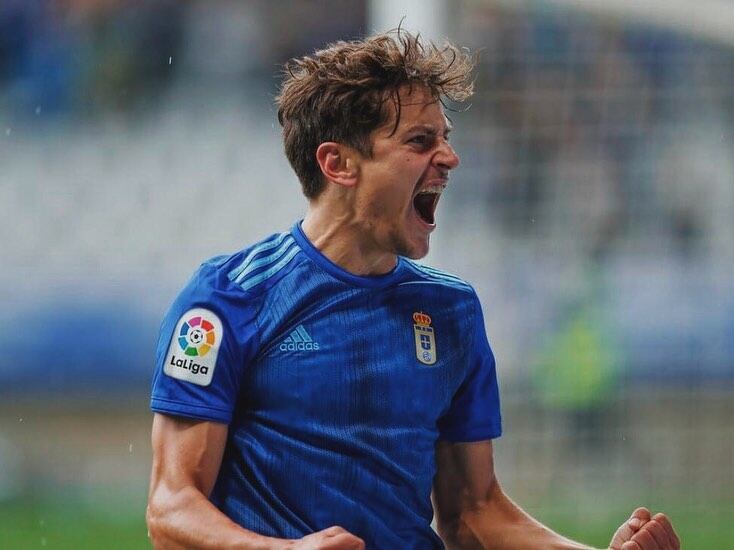 Marco Sangalli celebrando un gol con el Oviedo