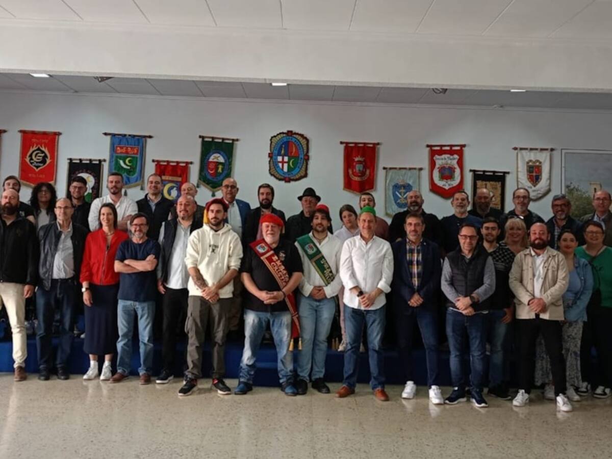La Junta Central de fiestas de Villena, en actos previos a las fiestas de Alcoy y Petrer