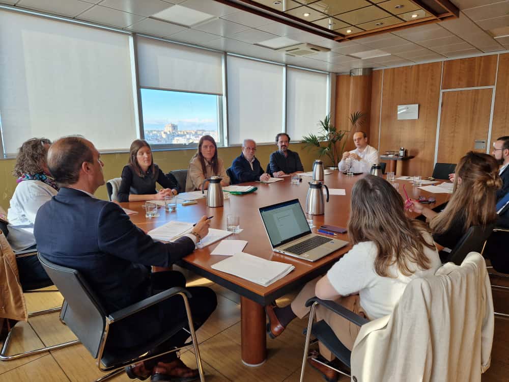 Reunión de la Plataforma en Defensa del Hospital de Barbastro con el consejero de Sanidad José Luis Bancalero.