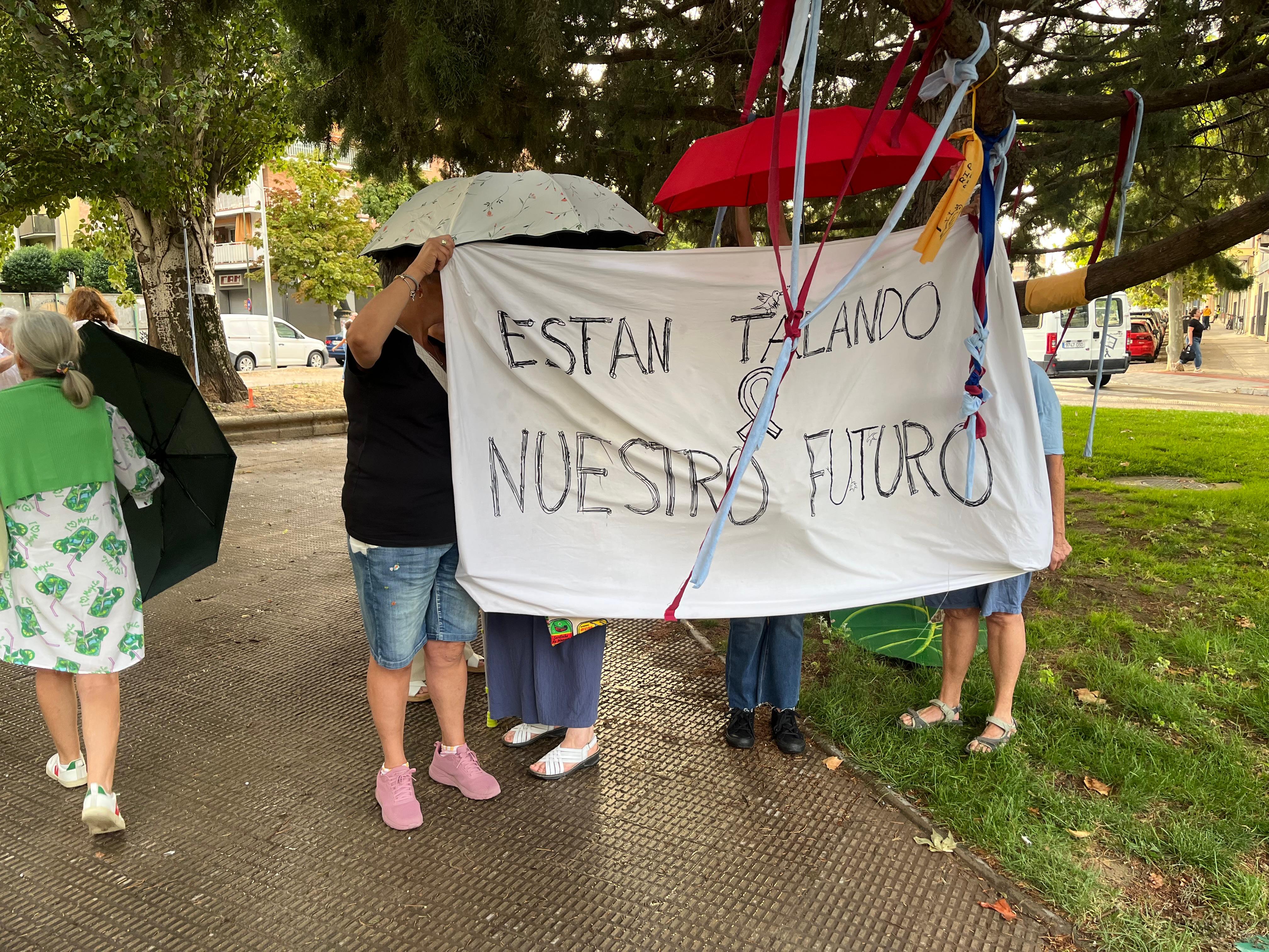 Primera actuación de la plataforma &#039;Árboles Vivos Huesca&#039;