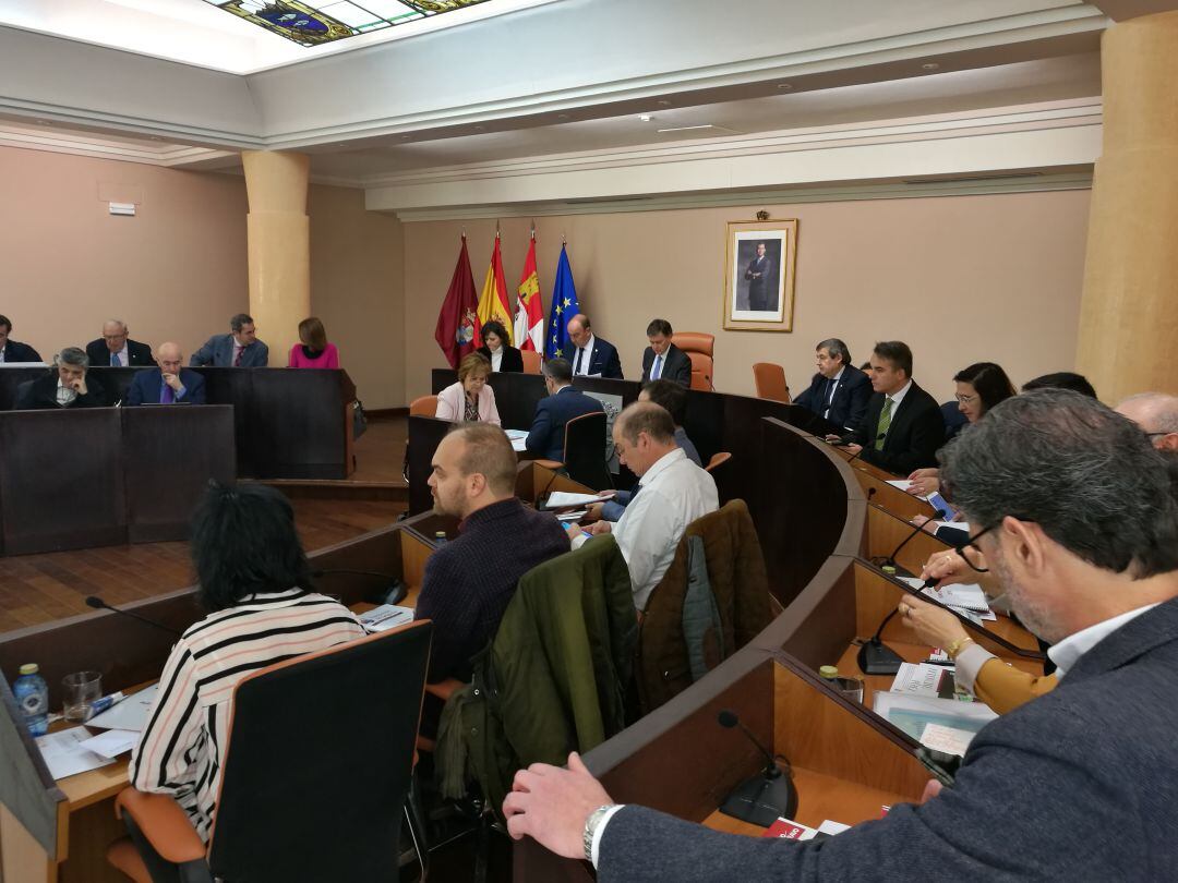 Imagen de un pleno en la Diputación Provincial