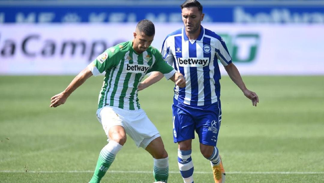 Guido Rodríguez jugando contra el Alavés