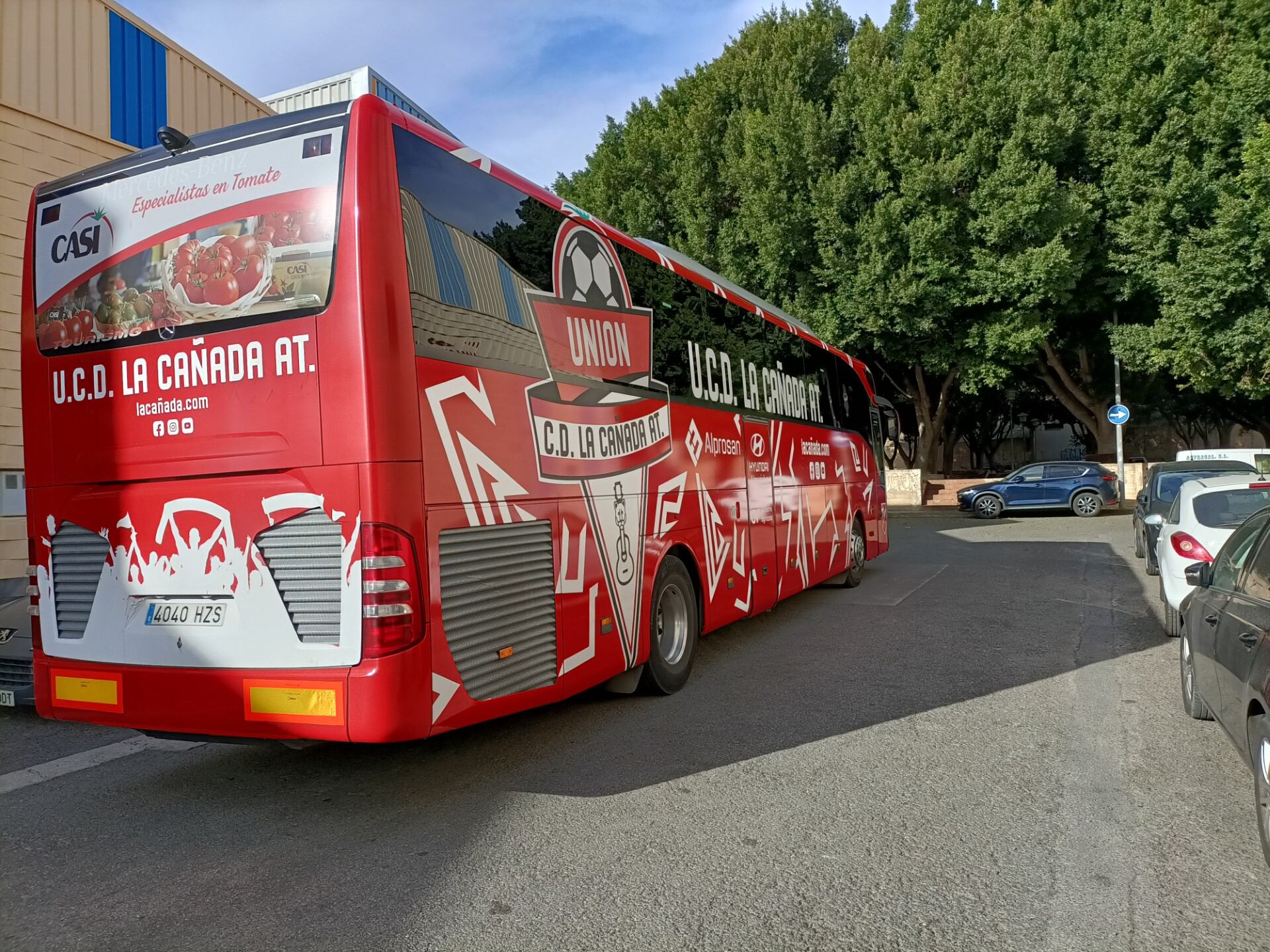 Así luce el autobús de La Cañada Atlético.