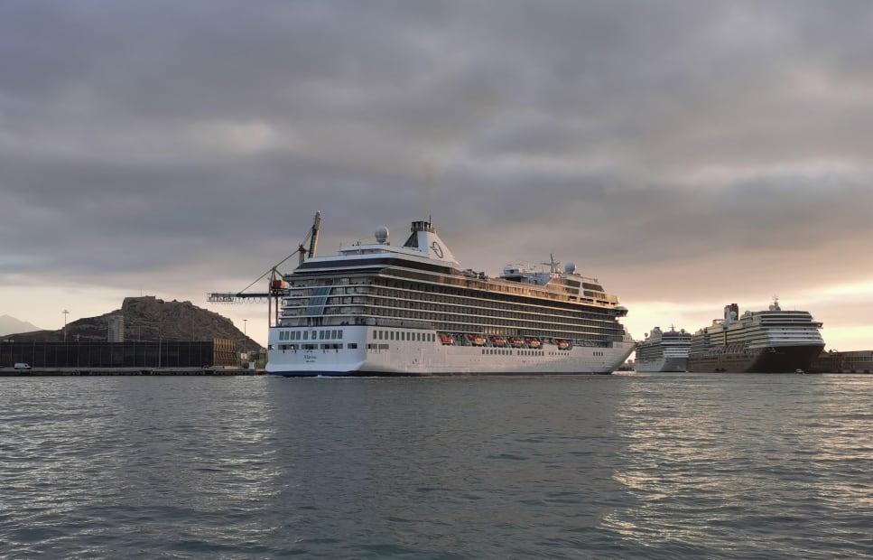 Imagen de archivo de tres cruceros atracados en el Puerto de Alicante