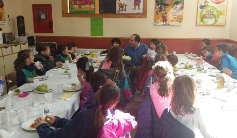 Con actividades muy amenas los alumnos aprenden a desayunar bien y otros conceptos de higiene con el fin de prevenir enfermedades 