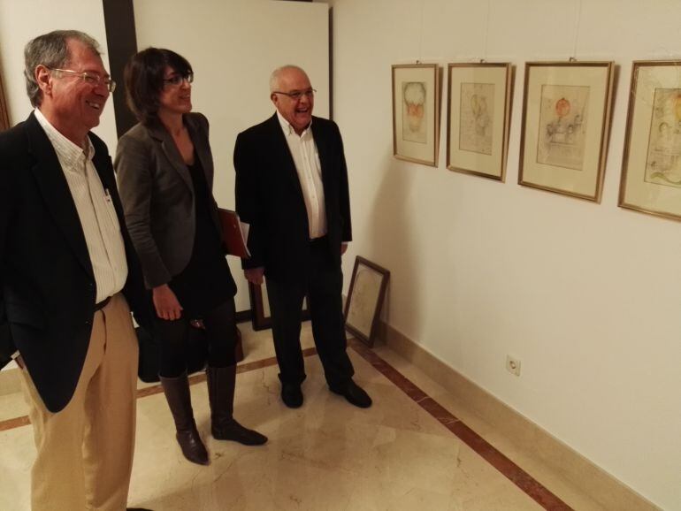 Sixto Marco hijo, Patricia Maciá y Fernando Maciá en la exposición