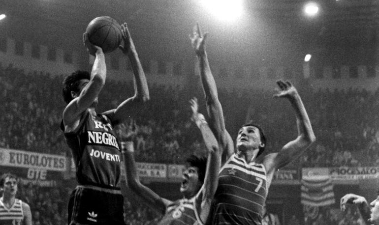 Jordi Villacampa durante su etapa de jugador del Joventut en un partido europeo 