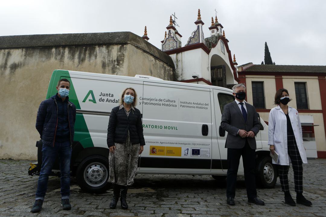 La sede del IAPH en la Isla de La Cartuja acogió la presentación del laboratorio móvil