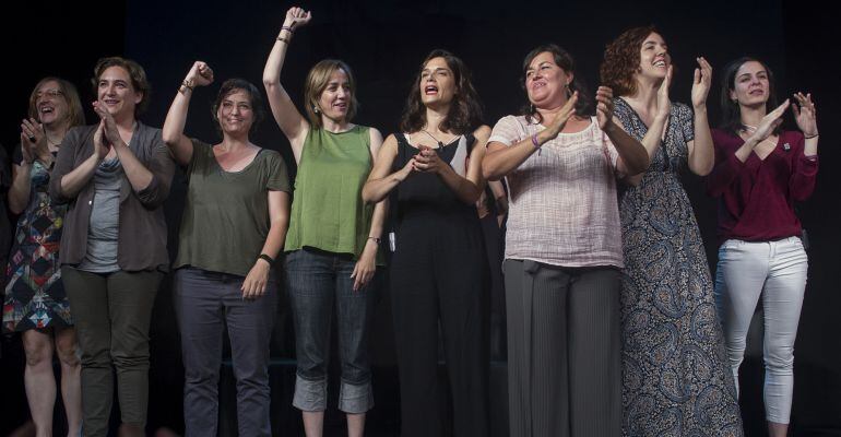 Tania Sánchez y Rita Maestre junto con otras mujeres que forman parte de Unidos Podemos