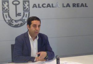 El alcalde confirmó en rueda de prensa que el Ayuntamiento de Alcalá la Real pretende reducir la deuda municipal en 1&#039;3 millones de euros