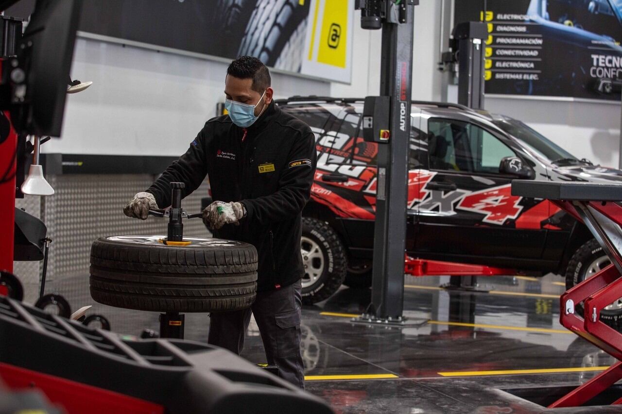 Taller Cartagena Tyres Service Costa Cálida Conforauto