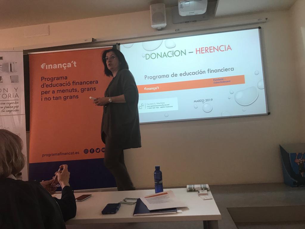 Carmen Martínez en una conferencia de Caixa Ontinyent