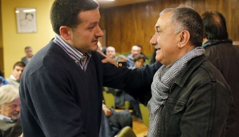 Fernánez Lanero saluda a Pepe Álvarez, líder estatal de UGT, en su última visita a Asturias