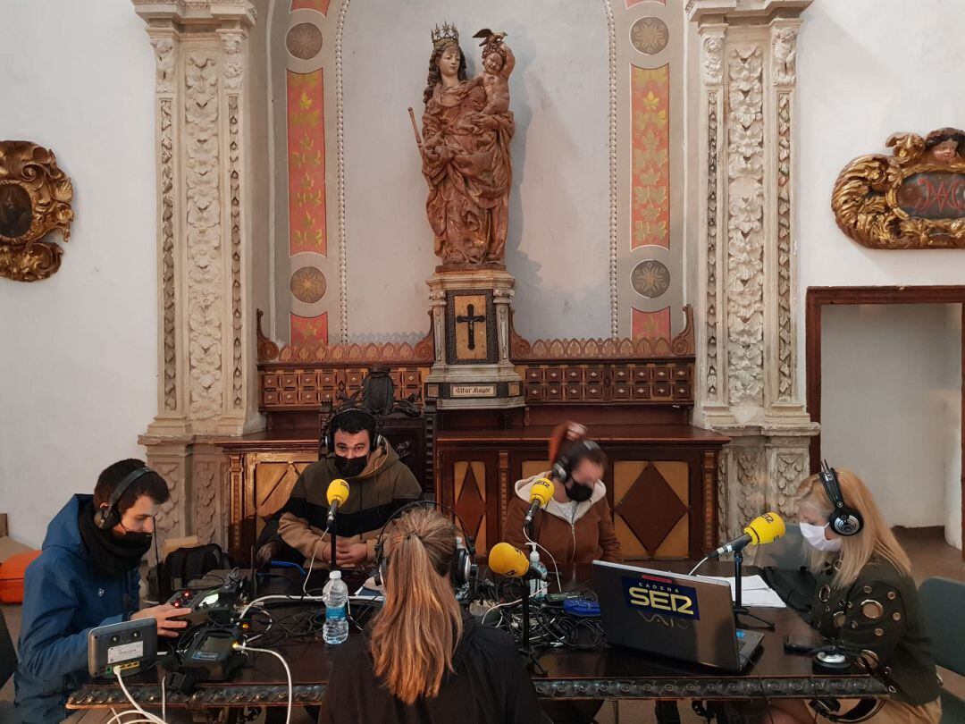 Emisión de Hoy por Hoy Aragón desde la sacristía del Monasterio de Veruela en el Foro de la España Vaciada de la Cadena SER 