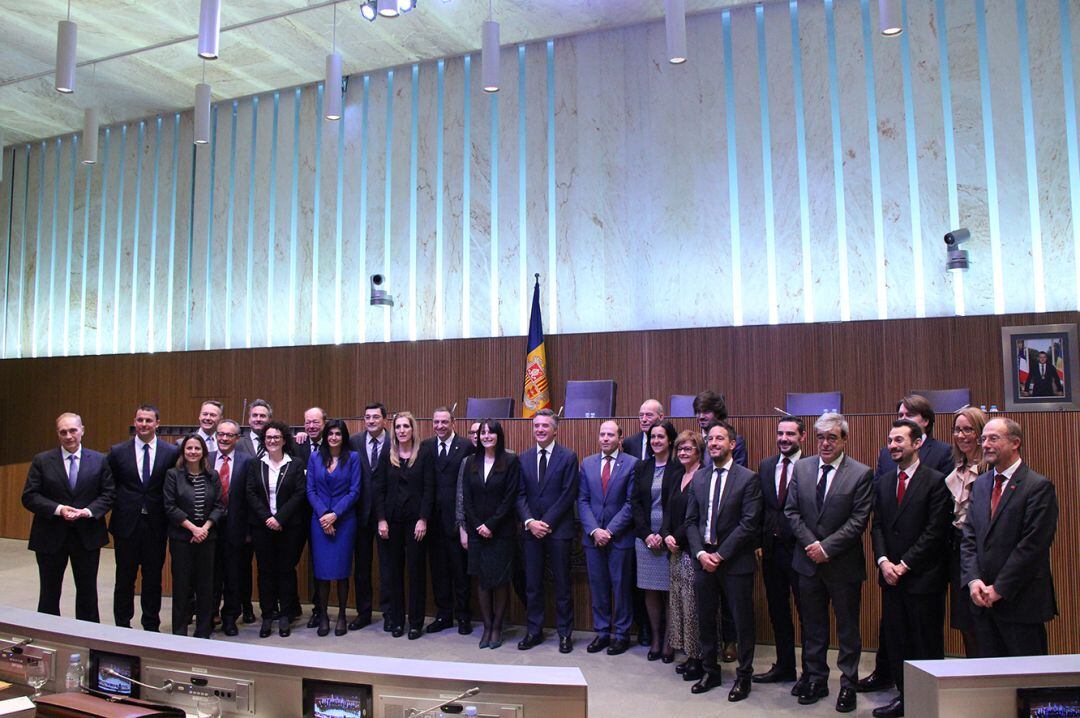 Foto de família dels consellers generals de la VII legislatura.