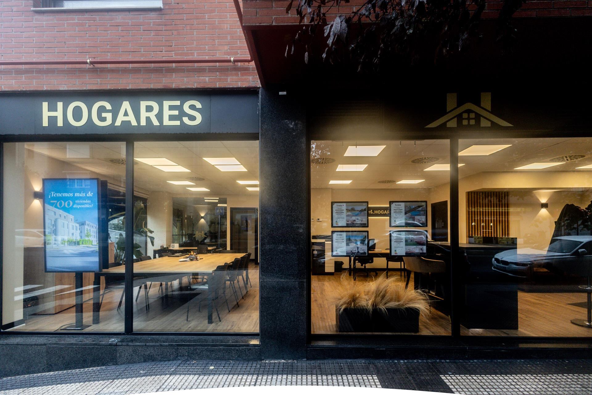 Archivo - Una inmobiliaria, a 16 de octubre de 2024, en Madrid