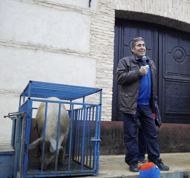 Inicio de la rifa del Cerdo de San Antón, junto a la ermita en Almagro