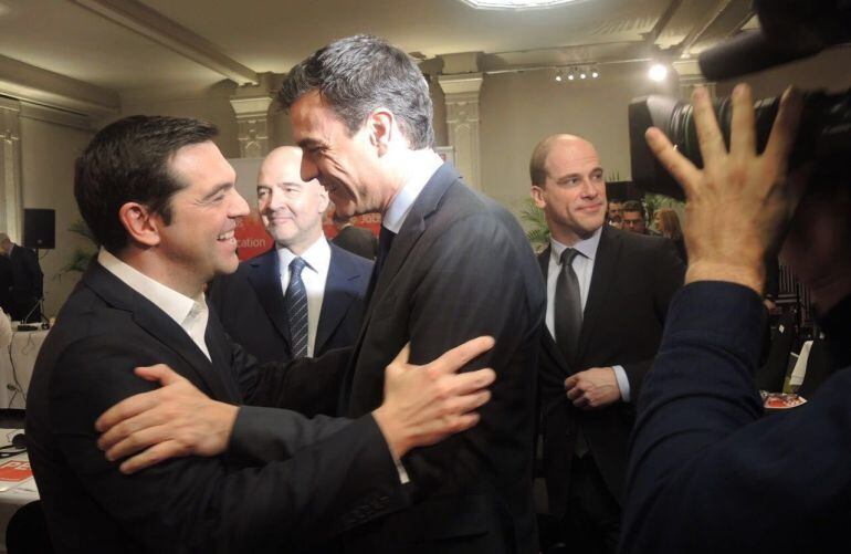 Alexis Tsipras y Pedro Sánchez, en su encuentro en Bruselas. 