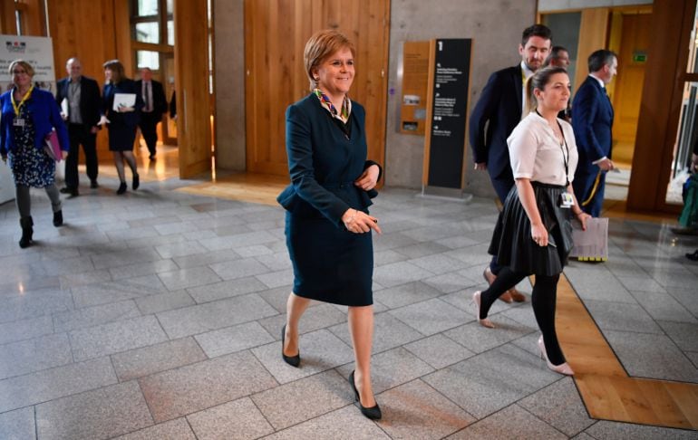 La primera ministra de Escocia, Nicola Sturgeon, a su llegada al parlamento escocés